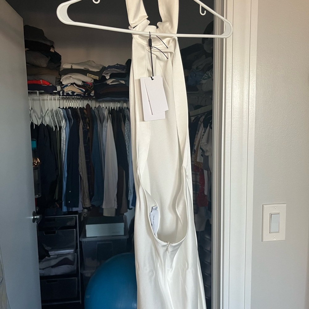Elegant White Halter Wedding Dress - Picture 7 of 10